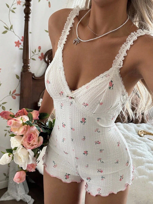SHEIN CottageSlumber جمبسوت نوم كاجوال بطبعة زهور صغيرة وحواف دانتيل بيضاء