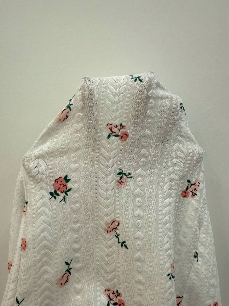 SHEIN CottageSlumber جمبسوت نوم بطبعة زهور صغيرة وحواف دانتيل بيضاء