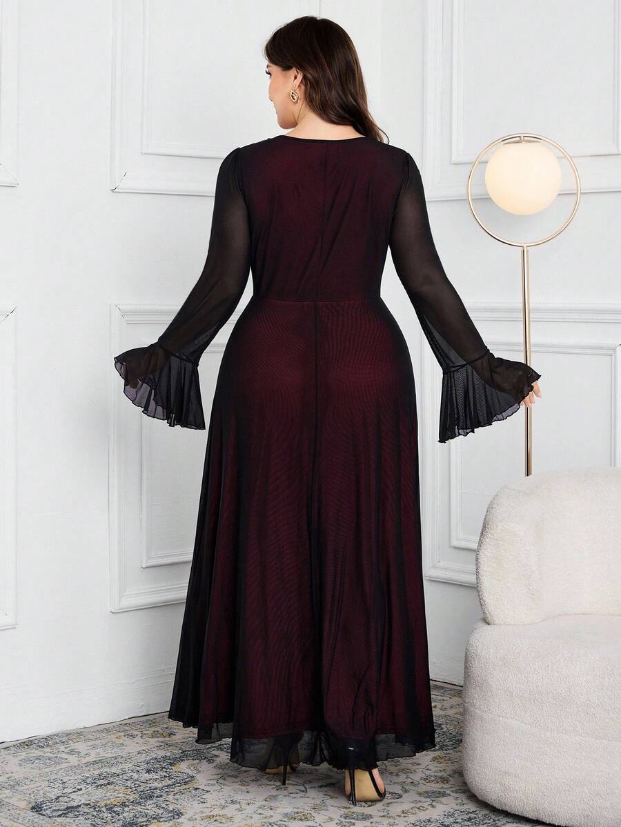 SHEIN Modelyn فستان أسود للمقاسات الكبيرة بياقة متدلية ولوحة شبكية ملونة وأكمام واسعة