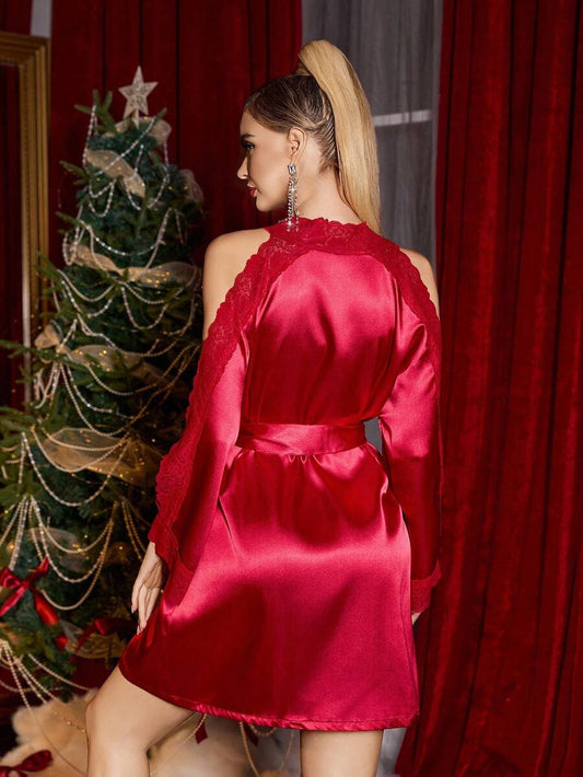 SilkySpell رداء ساتان أحمر بياقة عميقة وتطريز دانتيل