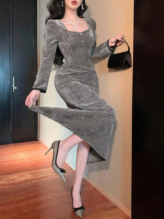 SHEIN DAZY فستان رمادي طويل وزخرفة إبزيم معدني