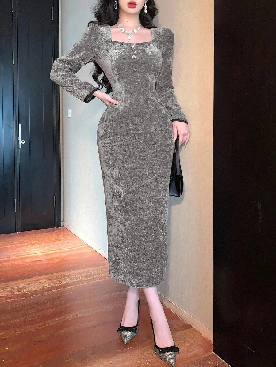 SHEIN DAZY فستان رمادي طويل وزخرفة إبزيم معدني