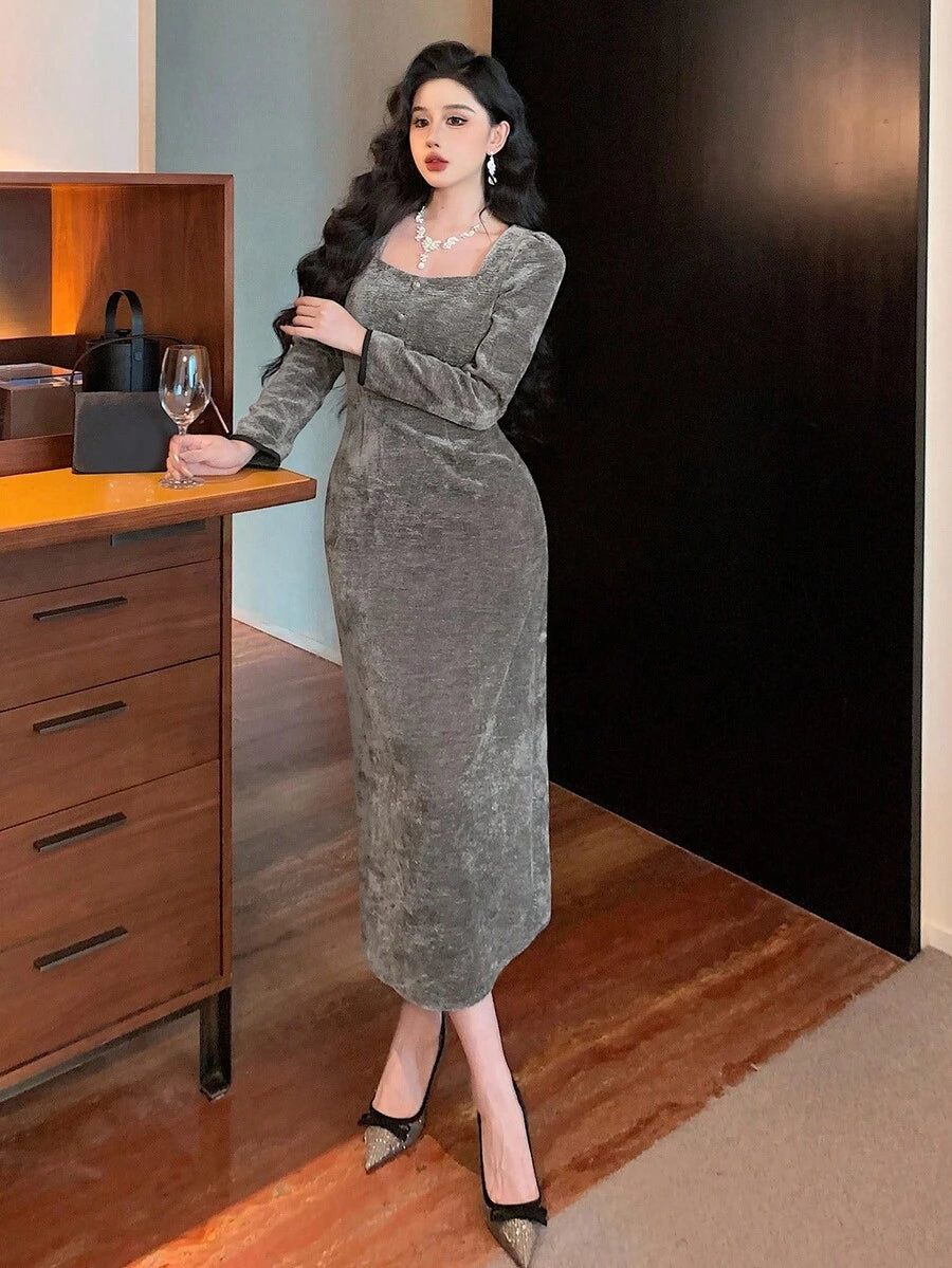 SHEIN DAZY فستان رمادي طويل وزخرفة إبزيم معدني