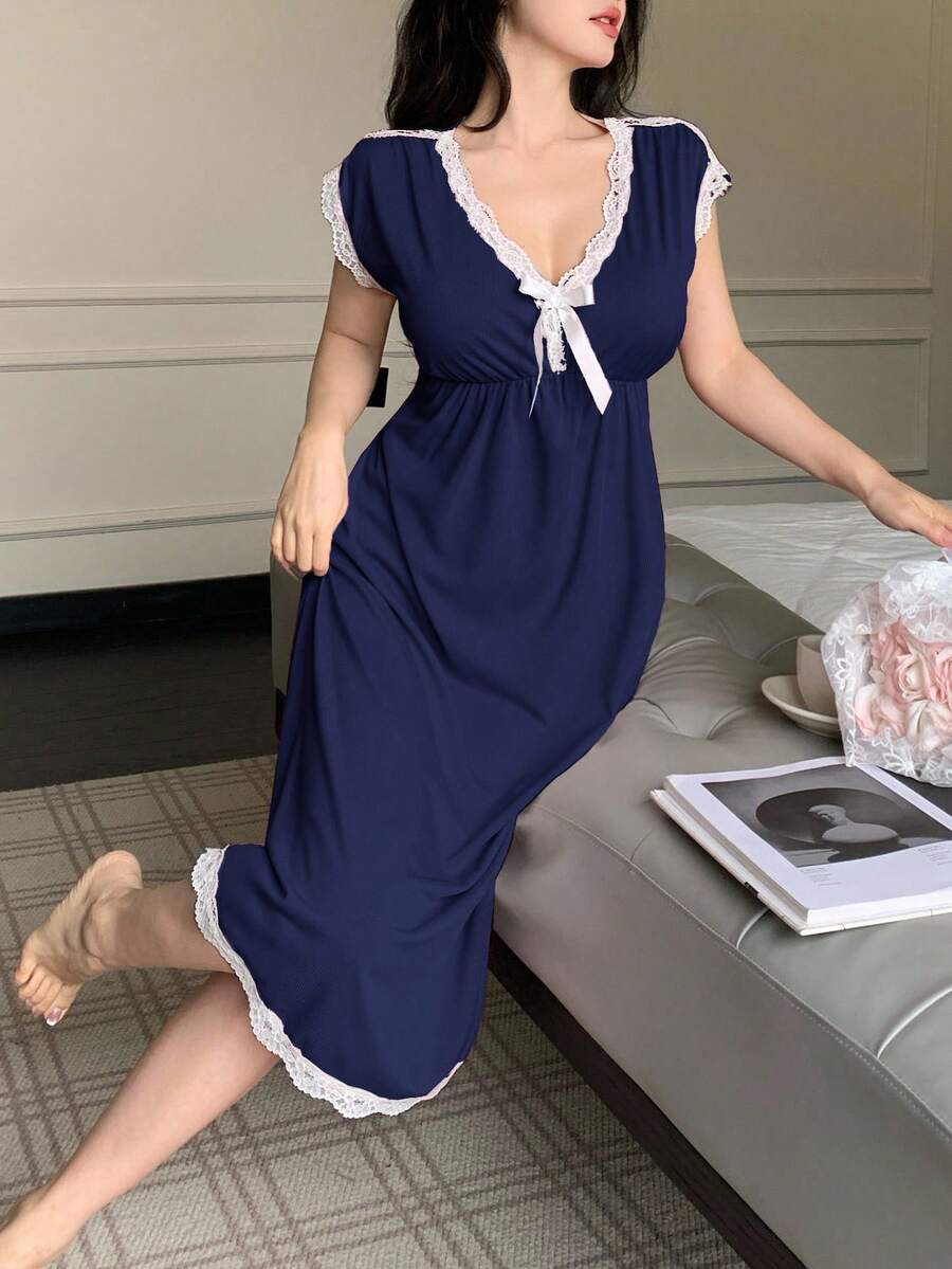 SHEIN فستان نوم بياقة عميقة وشريط دانتيل وعقدة بدون أكمام