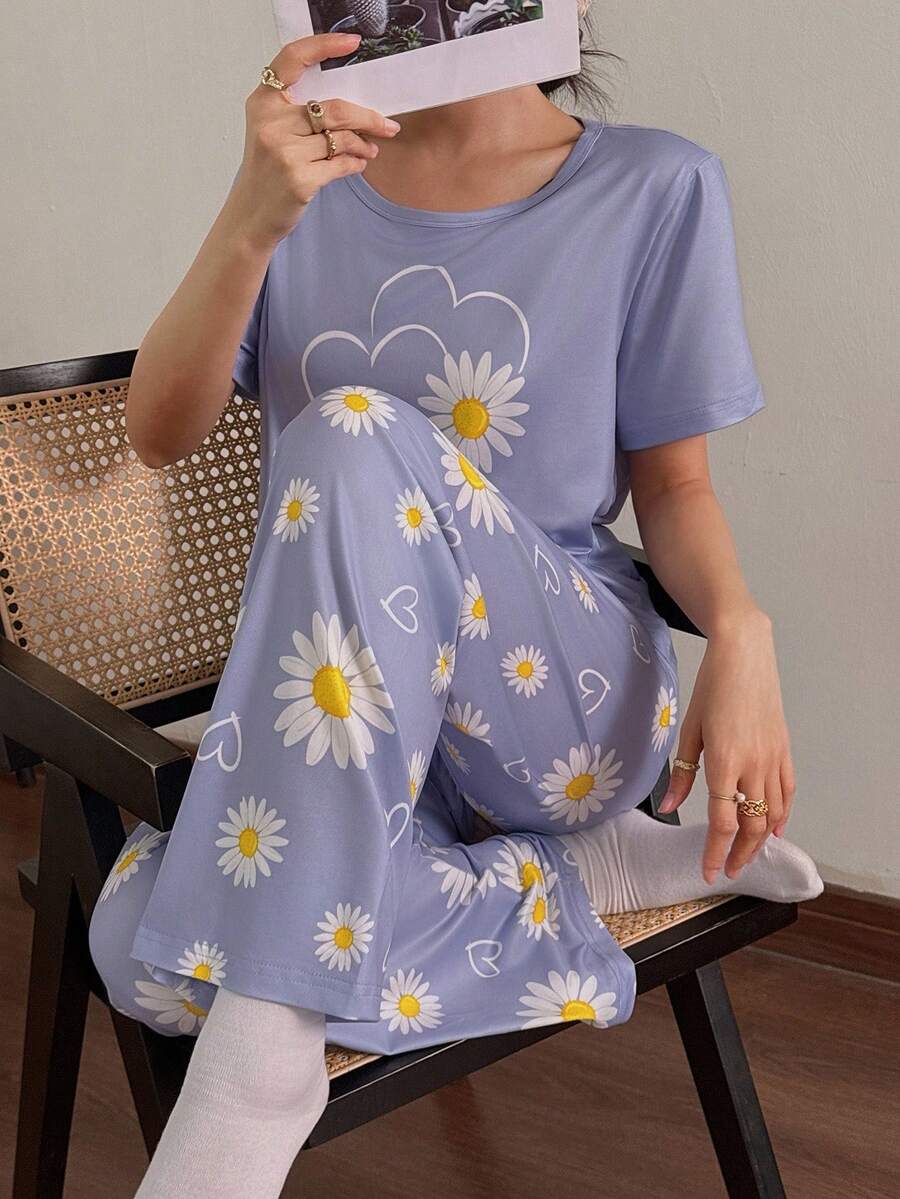 SHEIN طقم بيجامة قطعتين قصيرة الأكمام بطبعة قلوب وزهرة البابونج
