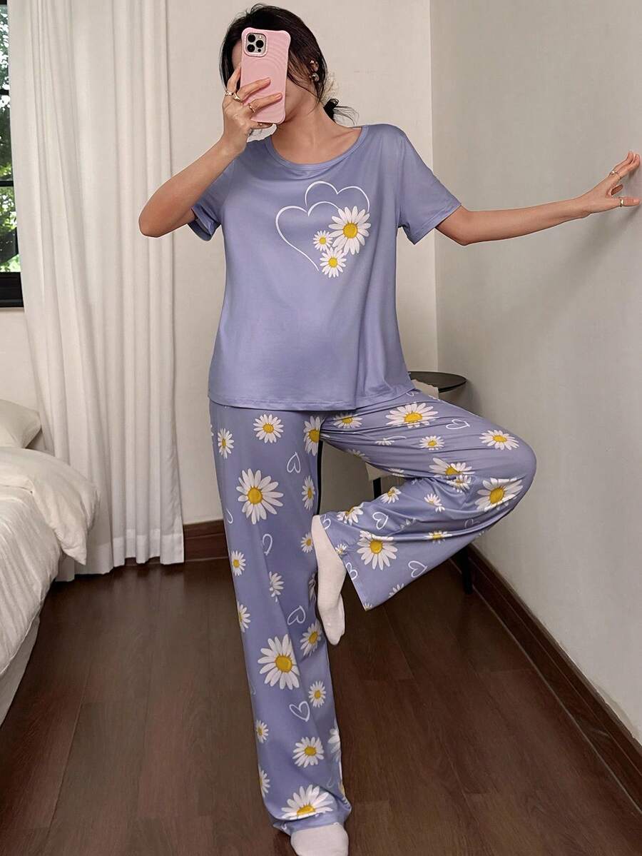 SHEIN طقم بيجامة قطعتين قصيرة الأكمام بطبعة قلوب وزهرة البابونج