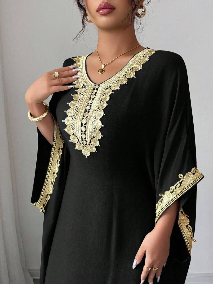 SHEIN Elenzga فستان أسود فضفاض بأكمام خفاش مزين بتطريز أنيق