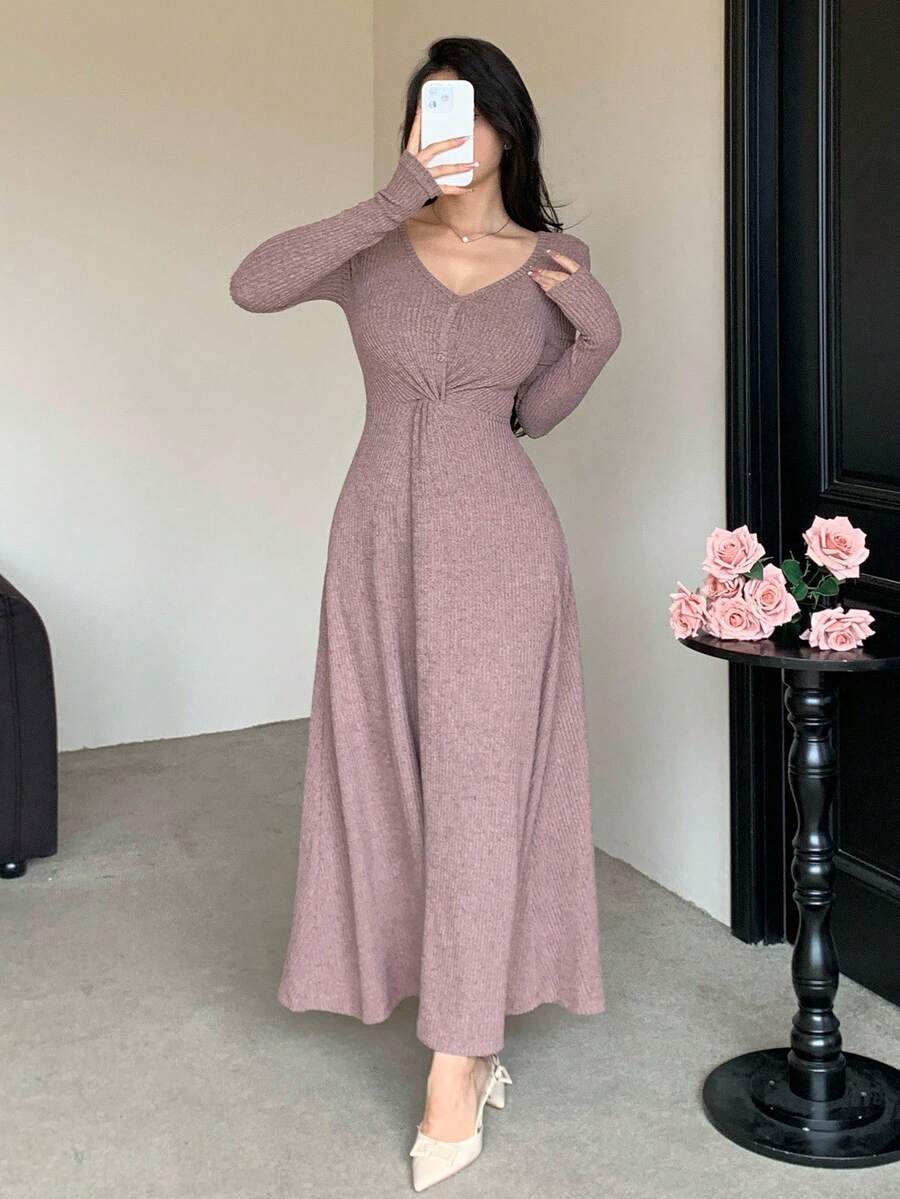 SHEIN DAZY فستان وردي متوسط الطول وتصميم ملتوي