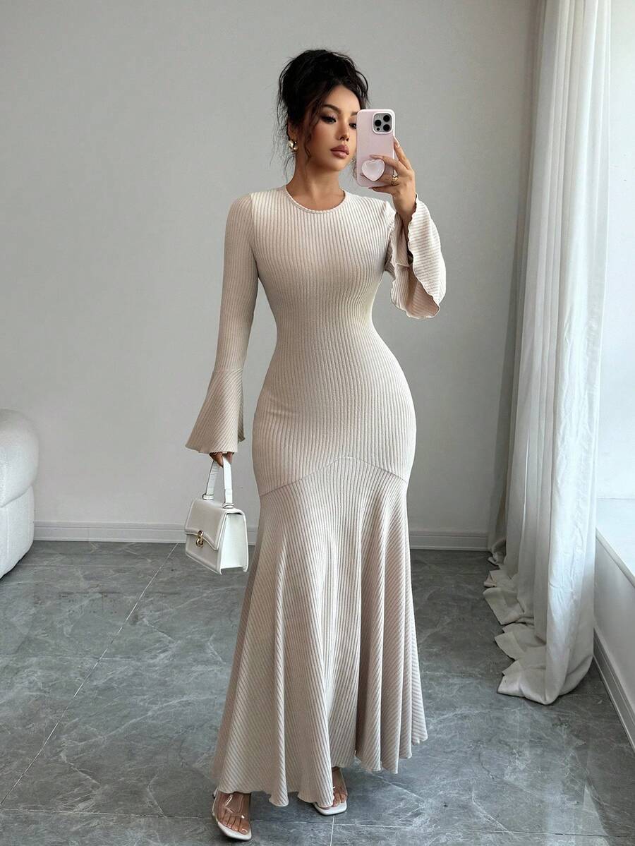 SHEIN Elenzga فستان ضيق بذيل كشكشة وأكمام