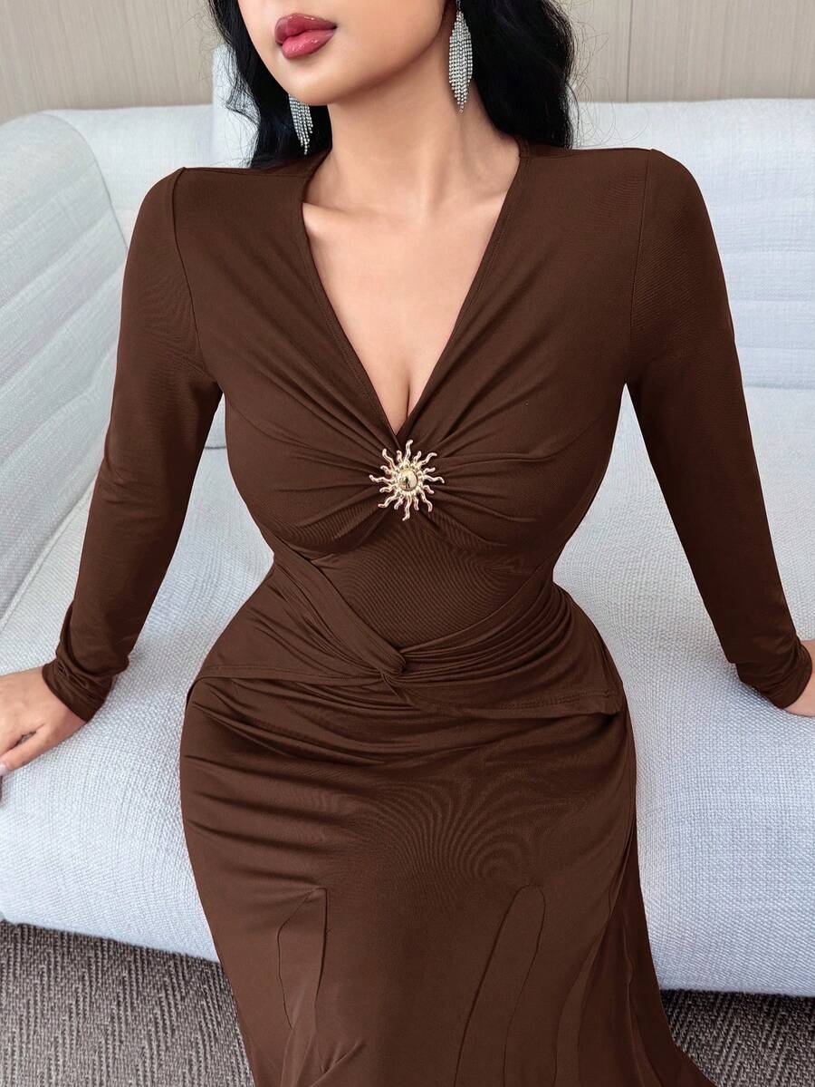 SHEIN Feyla فستان حفلة بني وخصر مشدود وزخارف معدنية