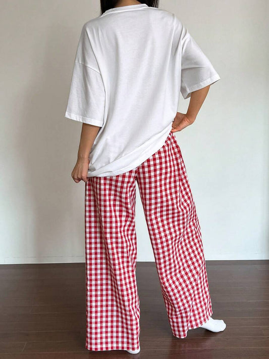 SHEIN DAZY طقم بيجامة برسومات حرفية وبنطال مربعات فضفاض