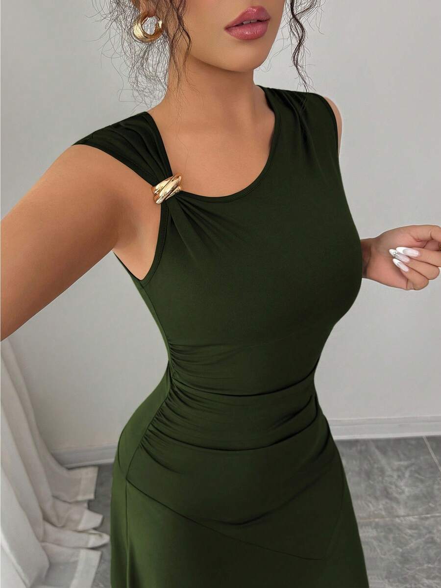 SHEIN Elenzga فستان أخضر بياقة غير متماثلة وطيات على الخصر