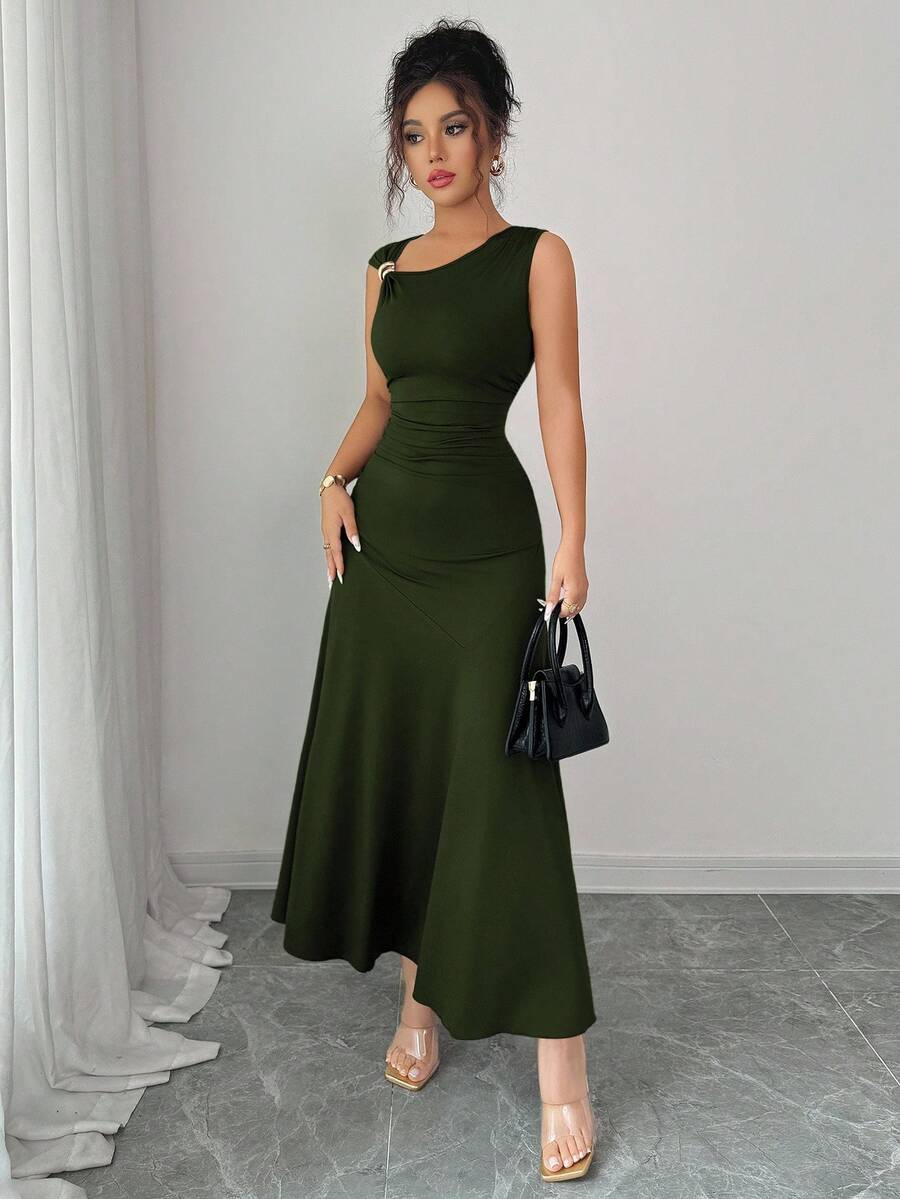 SHEIN Elenzga فستان أخضر بياقة غير متماثلة وطيات على الخصر
