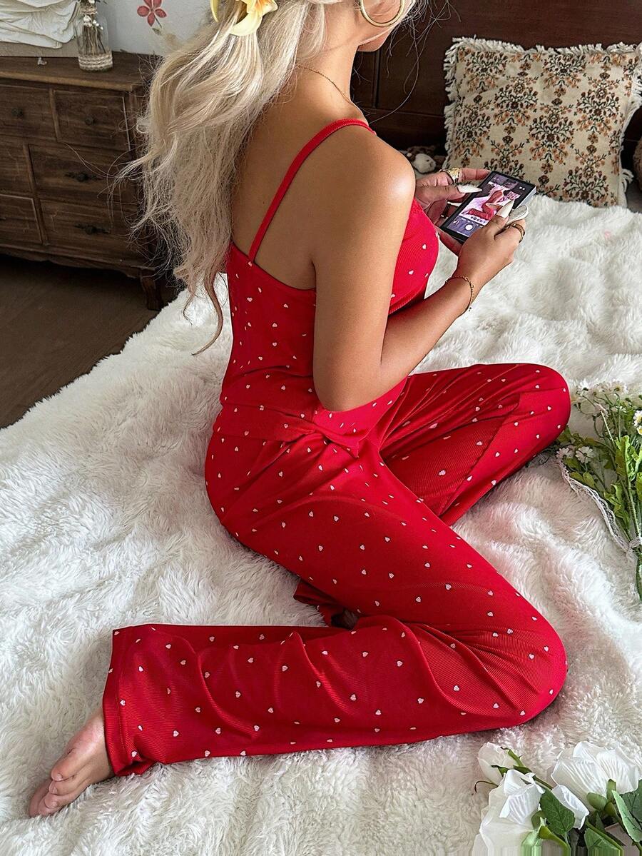 SHEIN ZzzCrew طقم بيجامة قميص كامي مطبوع قلب وبنطال