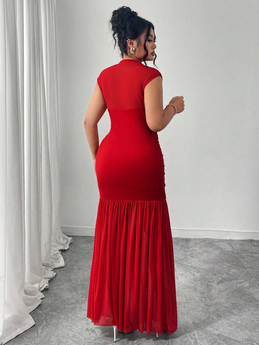 SHEIN Cravure فستان ماكسي أحمر من قماش الشبك المثقب بدون أكمام