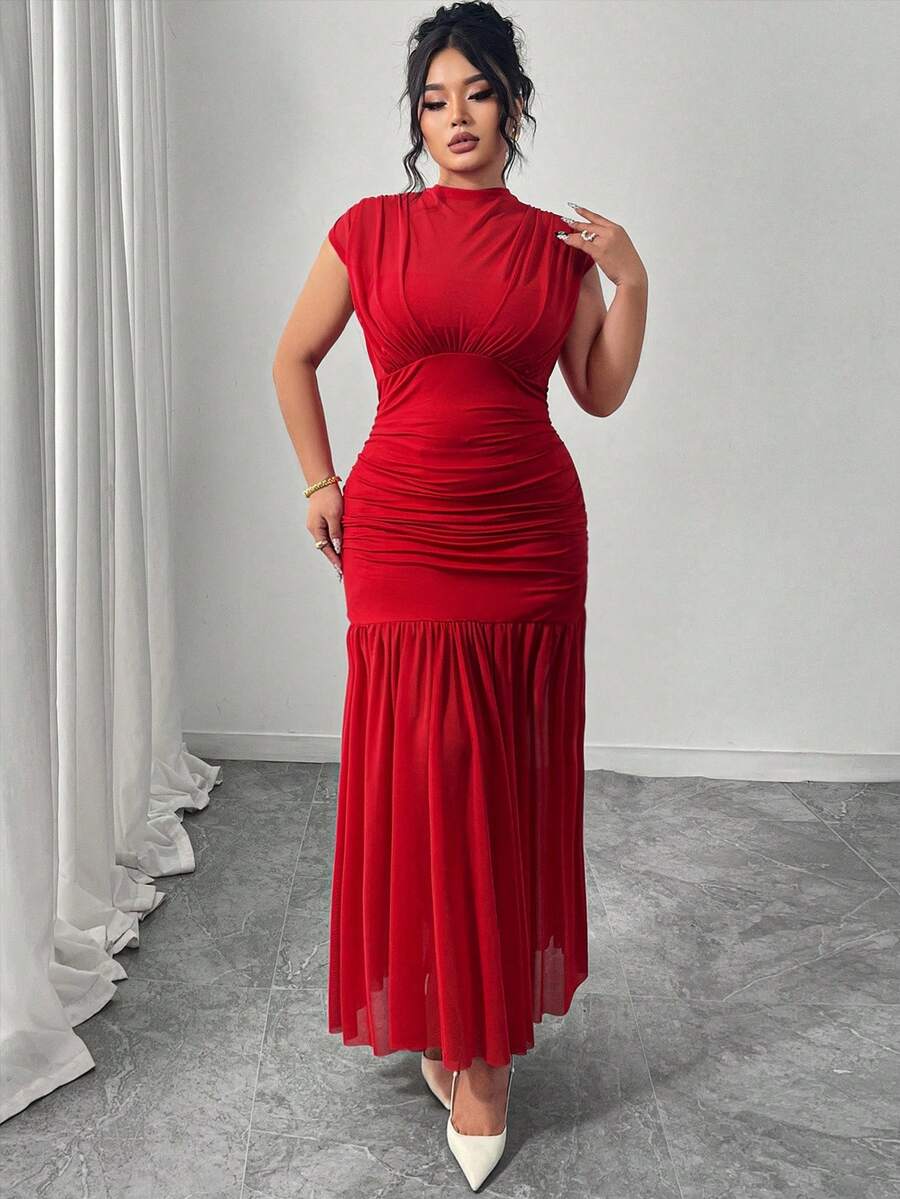 SHEIN Cravure فستان ماكسي أحمر من قماش الشبك المثقب بدون أكمام