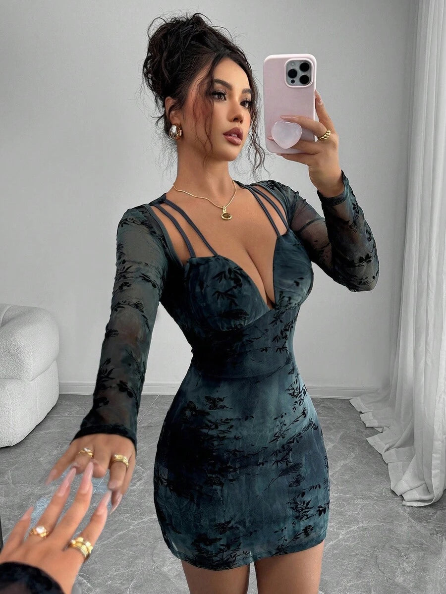 SHEIN Modelyn فستان طويل الأكمام من شبكة جاكار مفرغة