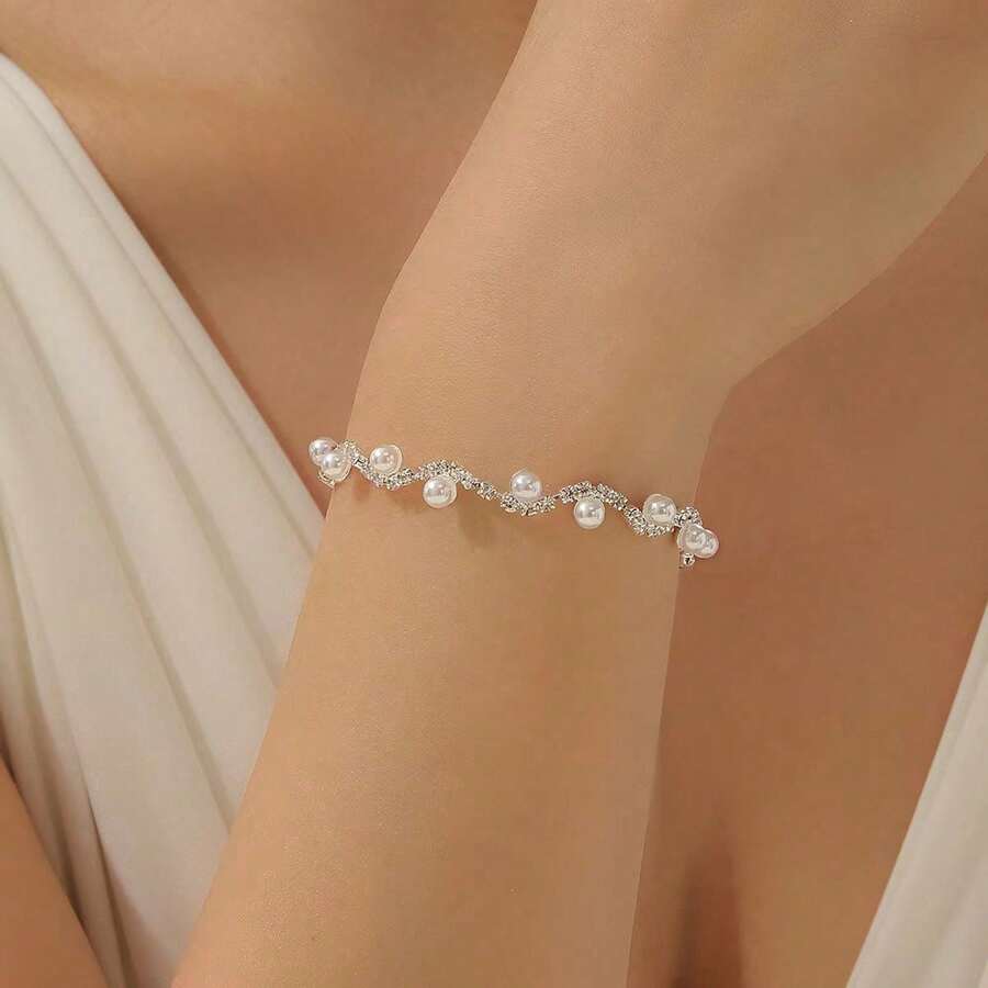 SHEIN سوار فضي مزين بالخرز الصناعي والبلورات