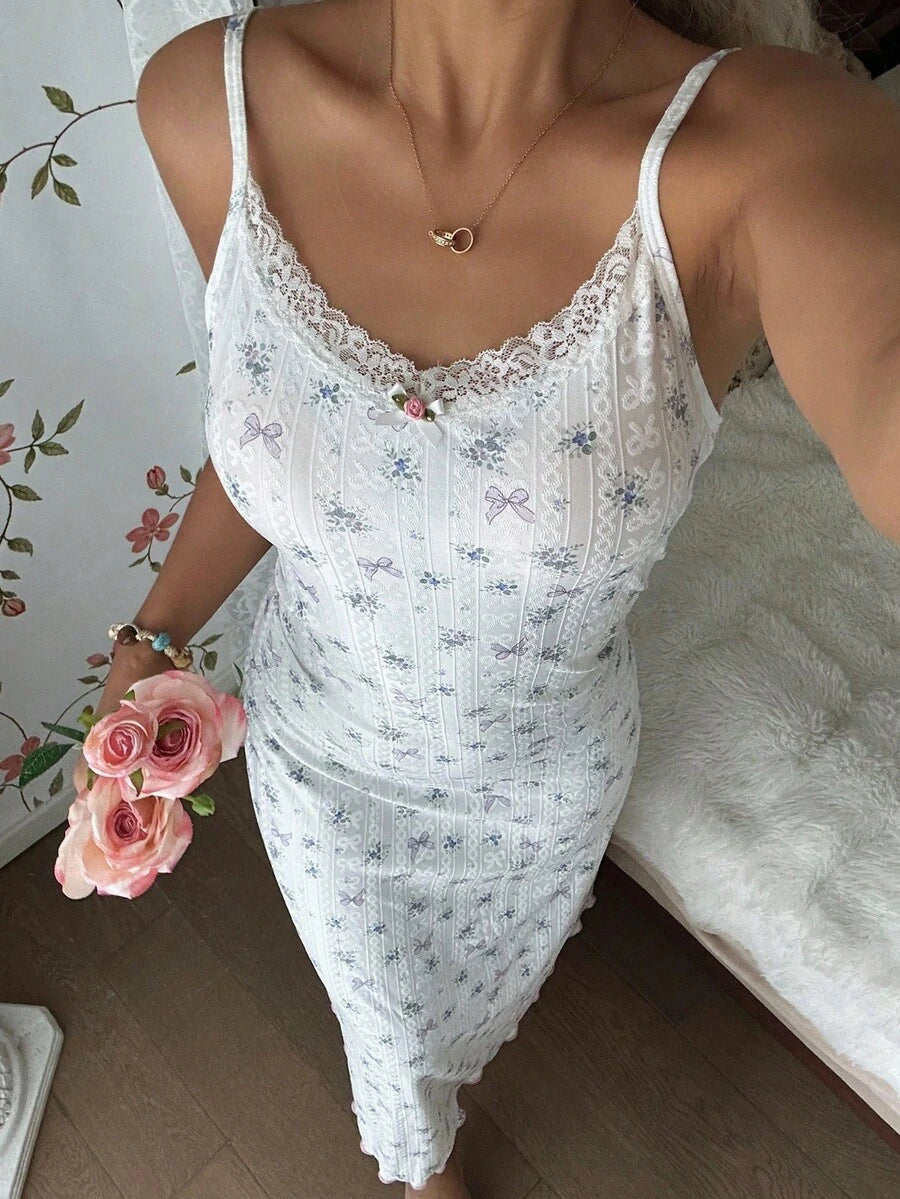 SHEIN CottageSlumber فستان نوم طويل بزخارف زهور وفراشات