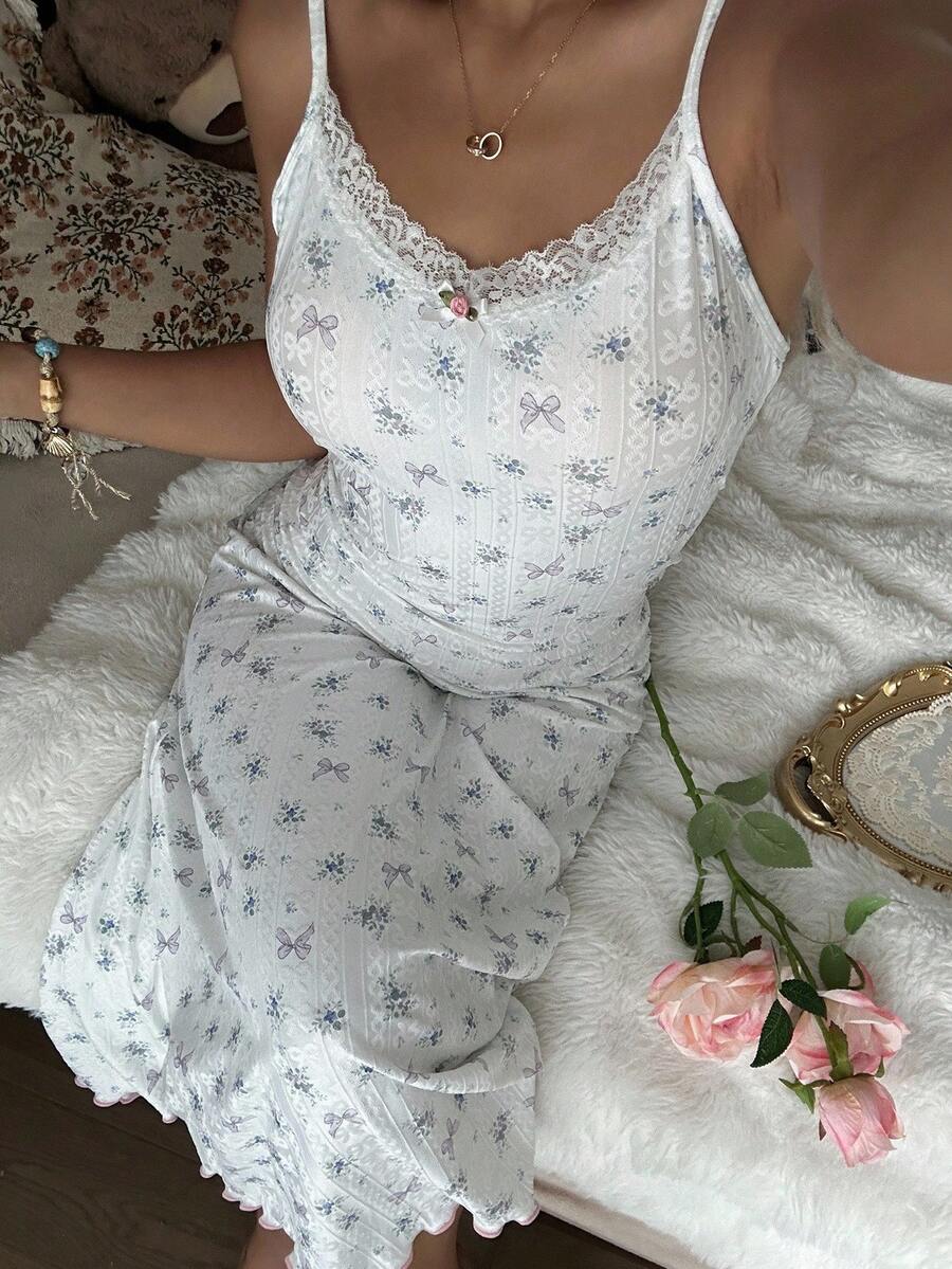 SHEIN CottageSlumber فستان نوم طويل بزخارف زهور وفراشات