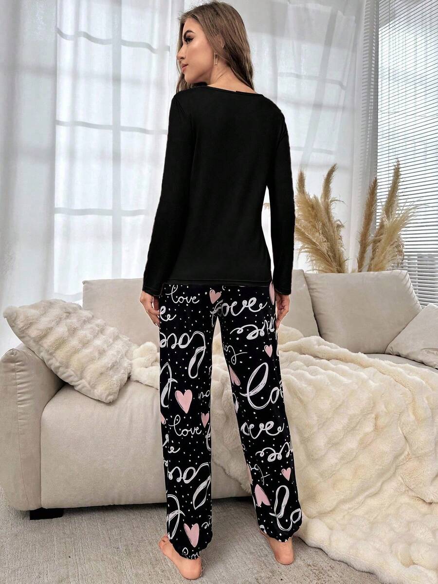 SHEIN طقم بيجامة مزين برسومات قلوب وأحرف أنيقة