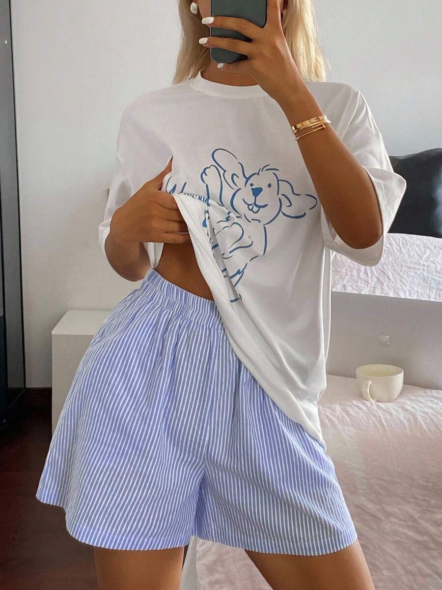 SHEIN DAZY طقم بيجامة قطعتين تي شيرت فضفاض بطبعة كلب وشورت مخطط