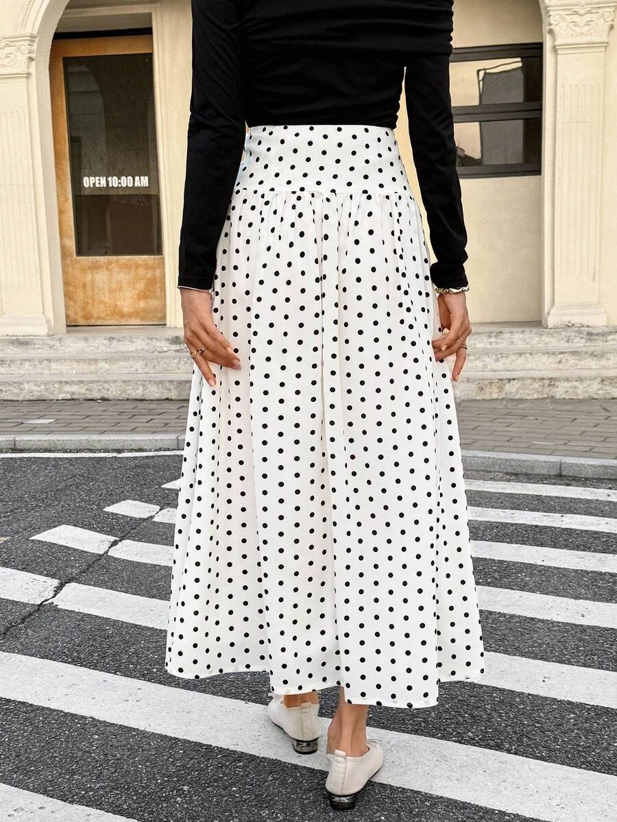 SHEIN Serisse تنورة بيضاء كاجوال بطبعة نقاط سوداء