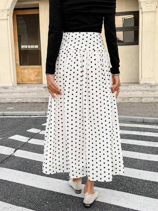 SHEIN Serisse تنورة بيضاء كاجوال بطبعة نقاط سوداء