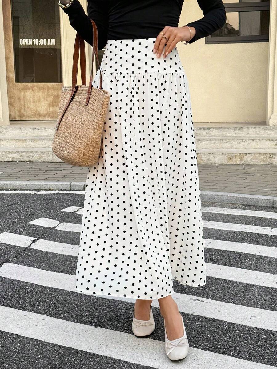 SHEIN Serisse تنورة بيضاء كاجوال بطبعة نقاط سوداء