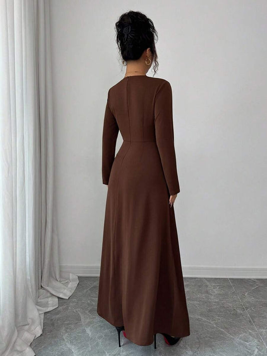 SHEIN Elenzga فستان بني بياقة مستديرة وتنورة