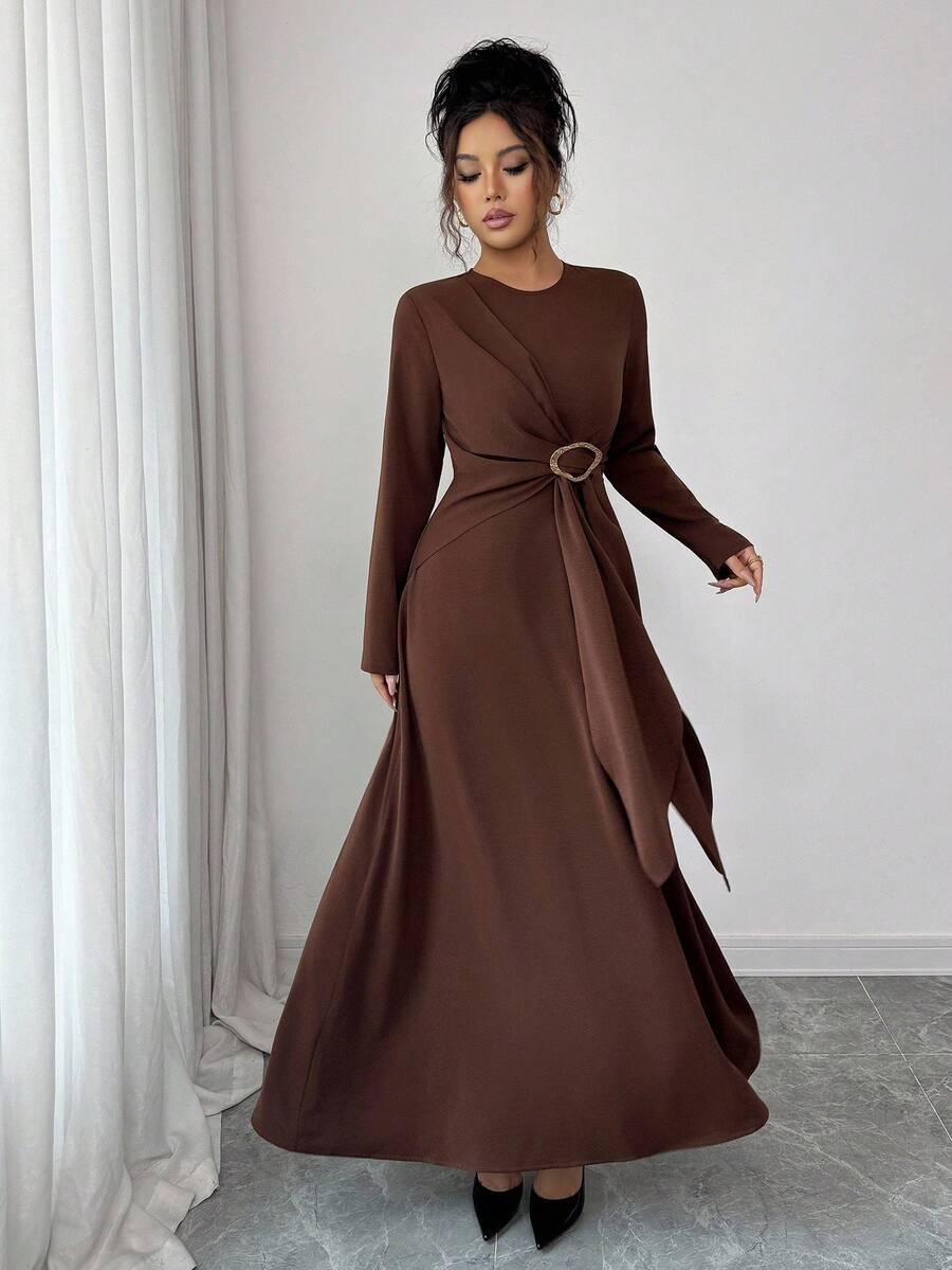 SHEIN Elenzga فستان بني بياقة مستديرة وتنورة