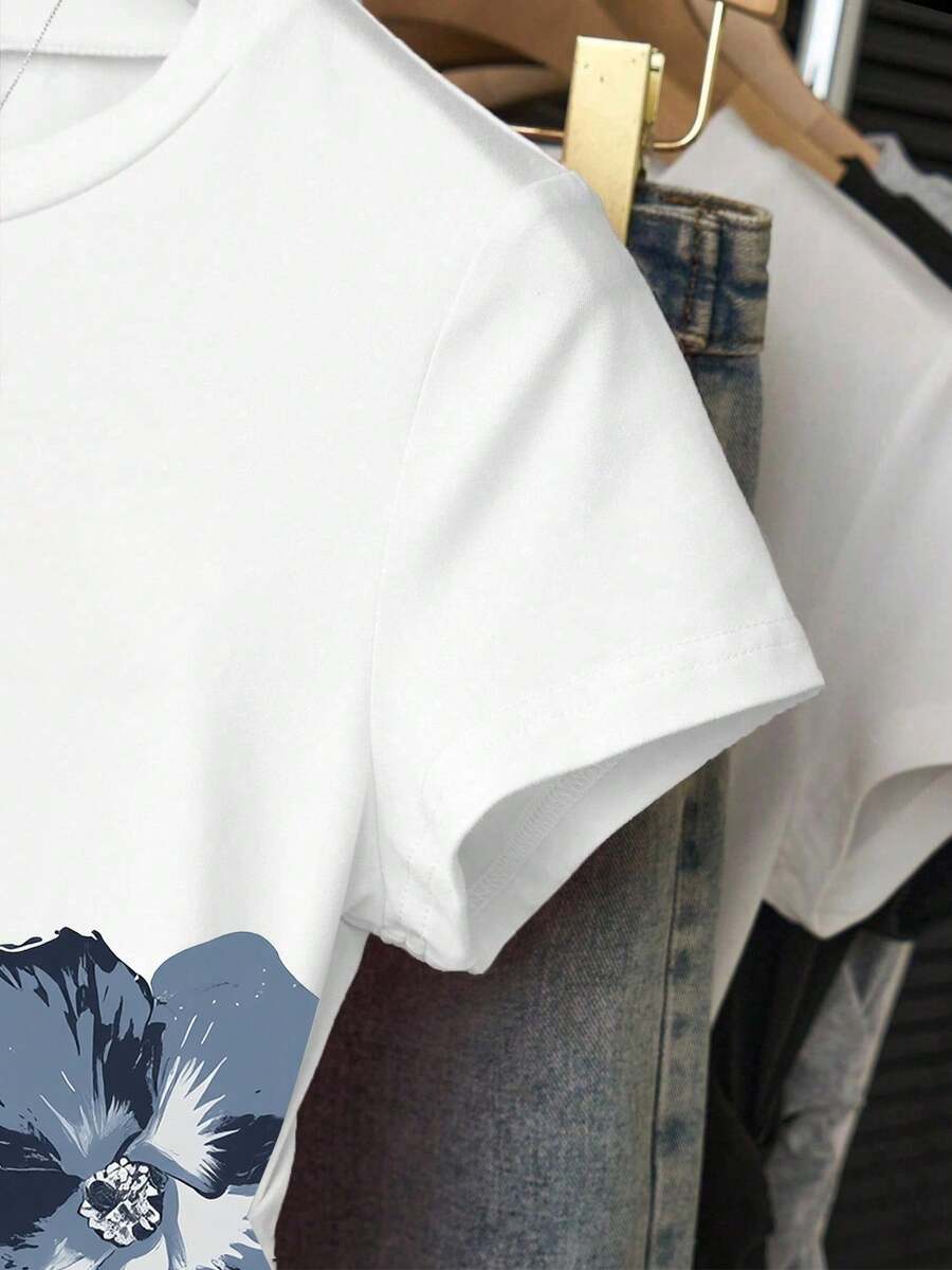 SHEIN NostaNoir تي شيرت أبيض بطبعة زهور بأكمام قصيرة