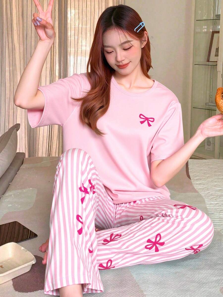 SHEIN طقم بيجامة 2 قطعة بلوزة بتصميم فيونكة وردية وبنطلون مخطط