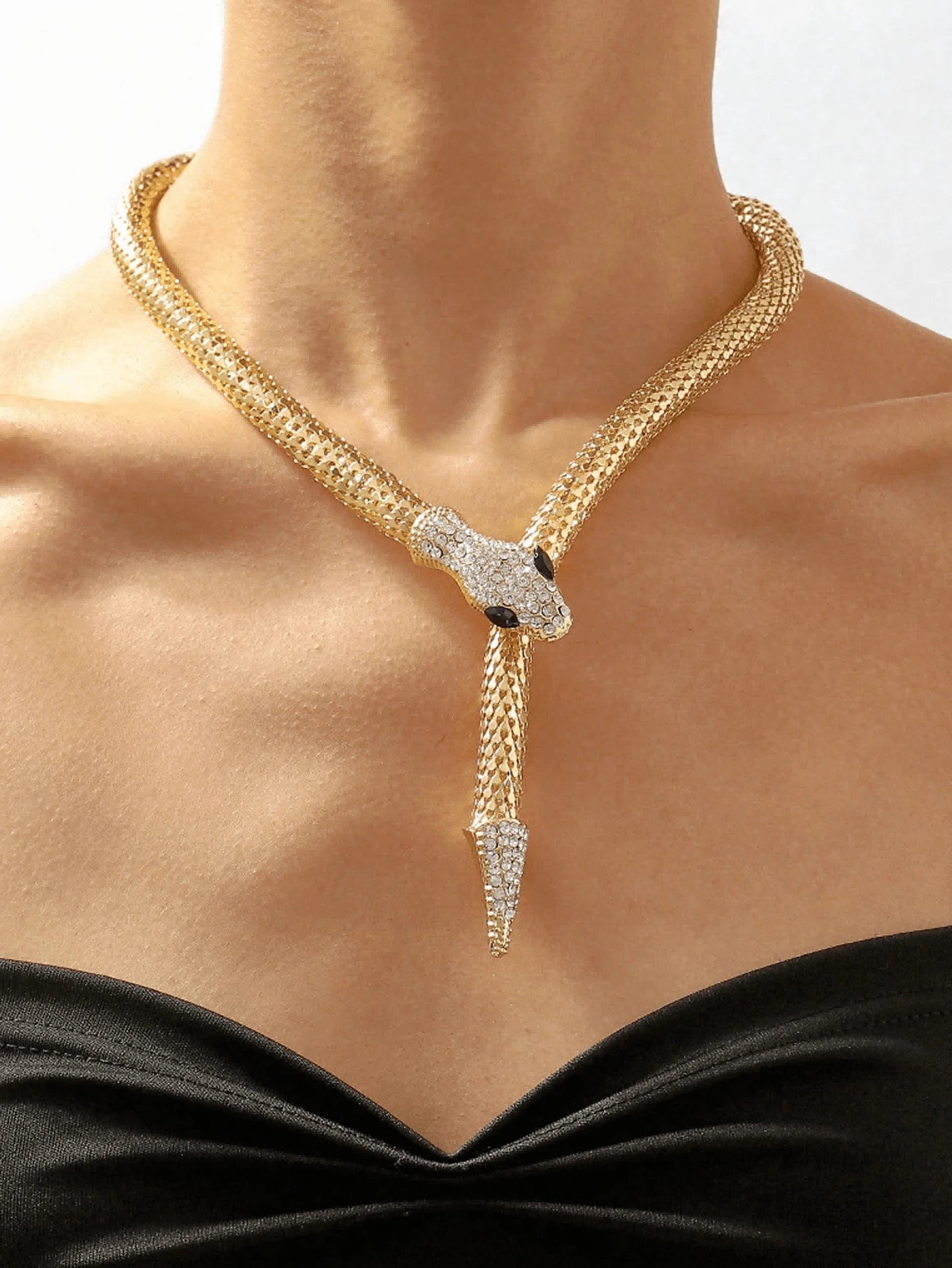 SHEIN Y قلادة ثعبان ذهبي بحرف