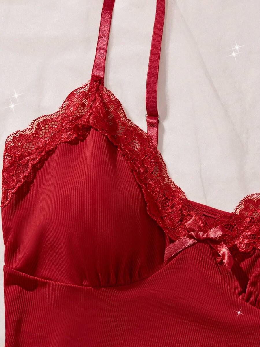 SHEIN طقم بيجامة مزينة بالدانتيل والفيونكة قميص وسروال برباط