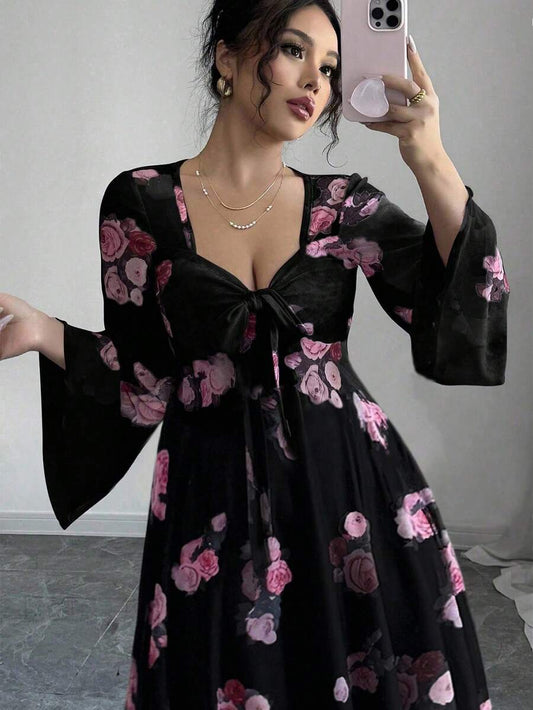 SHEIN Elenzga فستان بطبعة ورد وياقة قلب