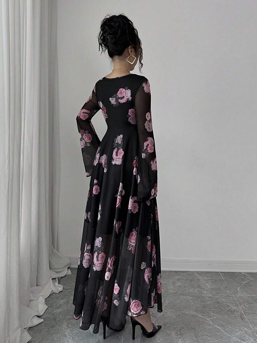 SHEIN Elenzga فستان بطبعة ورد وياقة قلب