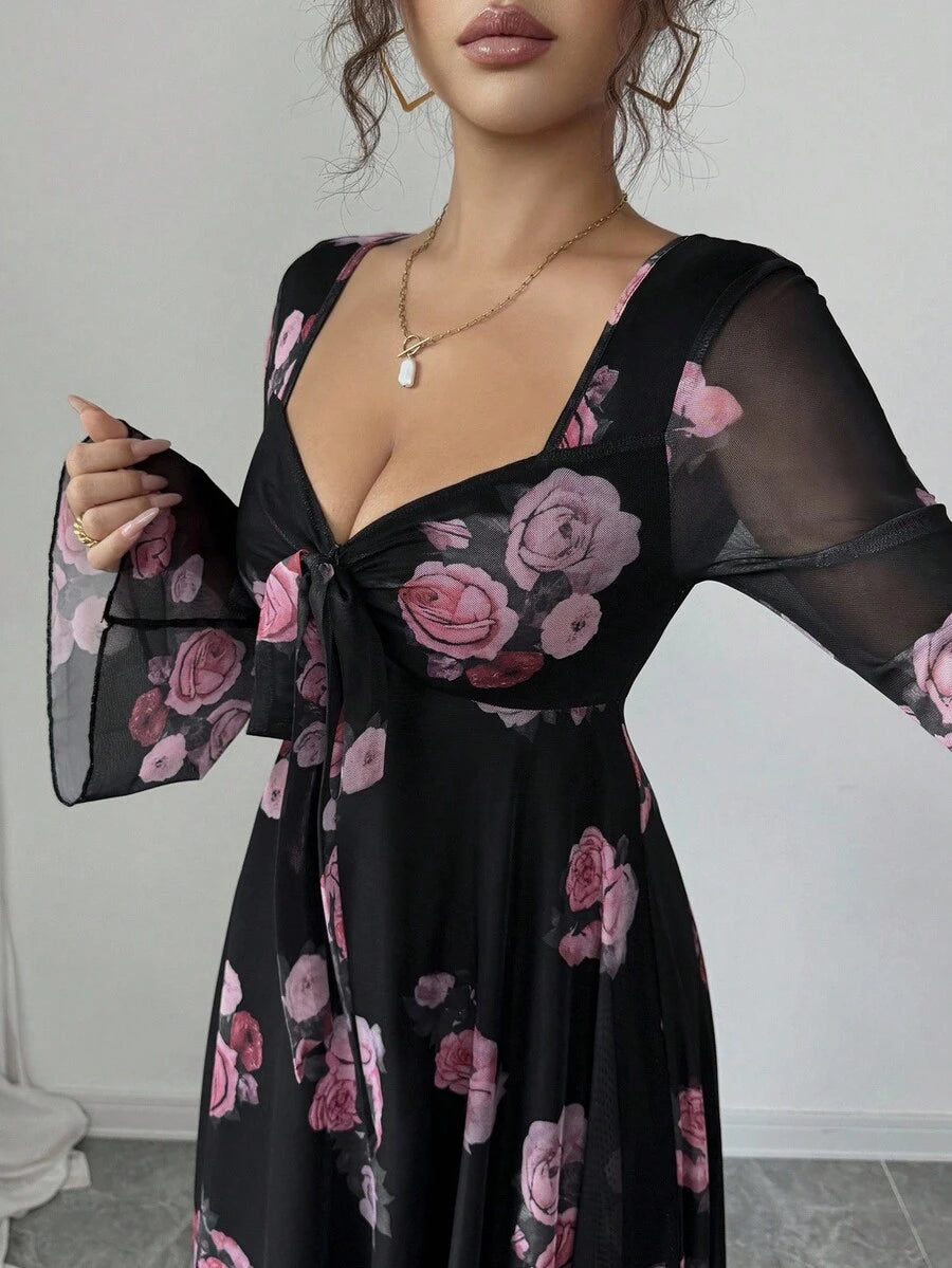 SHEIN Elenzga فستان بطبعة ورد وياقة قلب