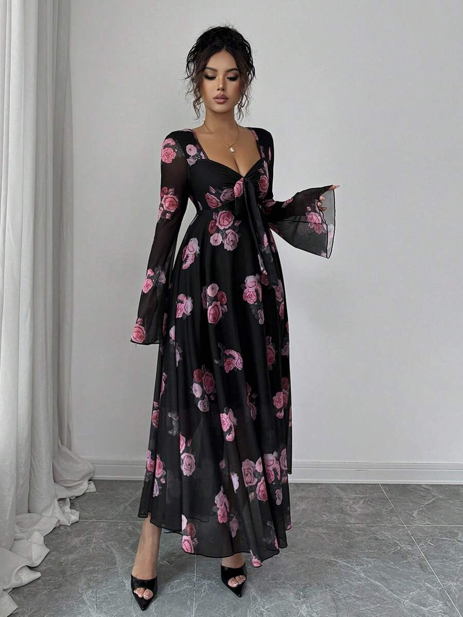 SHEIN Elenzga فستان بطبعة ورد وياقة قلب