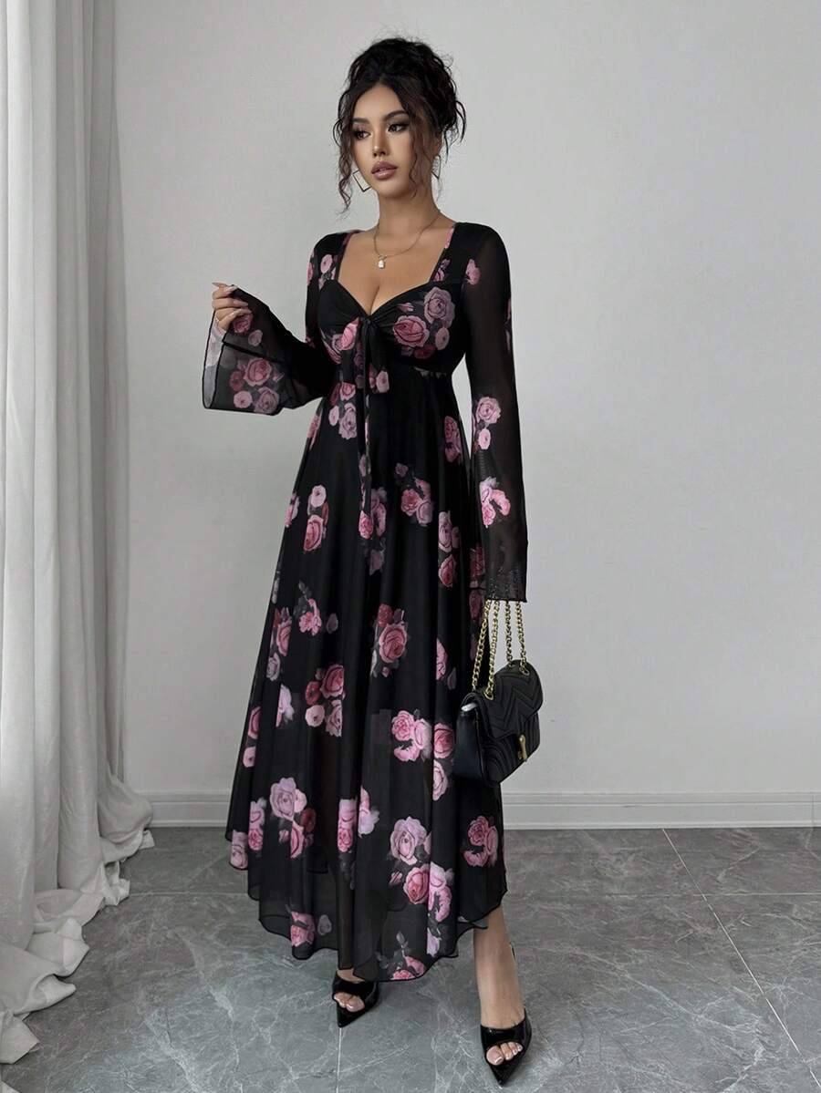 SHEIN Elenzga فستان بطبعة ورد وياقة قلب
