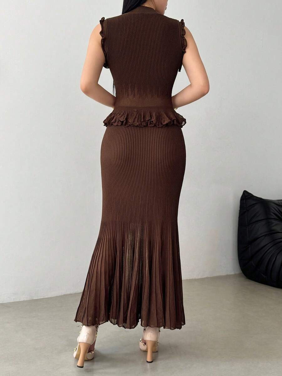 SHEIN Modelyn طقم 2 قطعة من الصدرية المحبوكة بدون أكمام وتنورة طويلة مطوية
