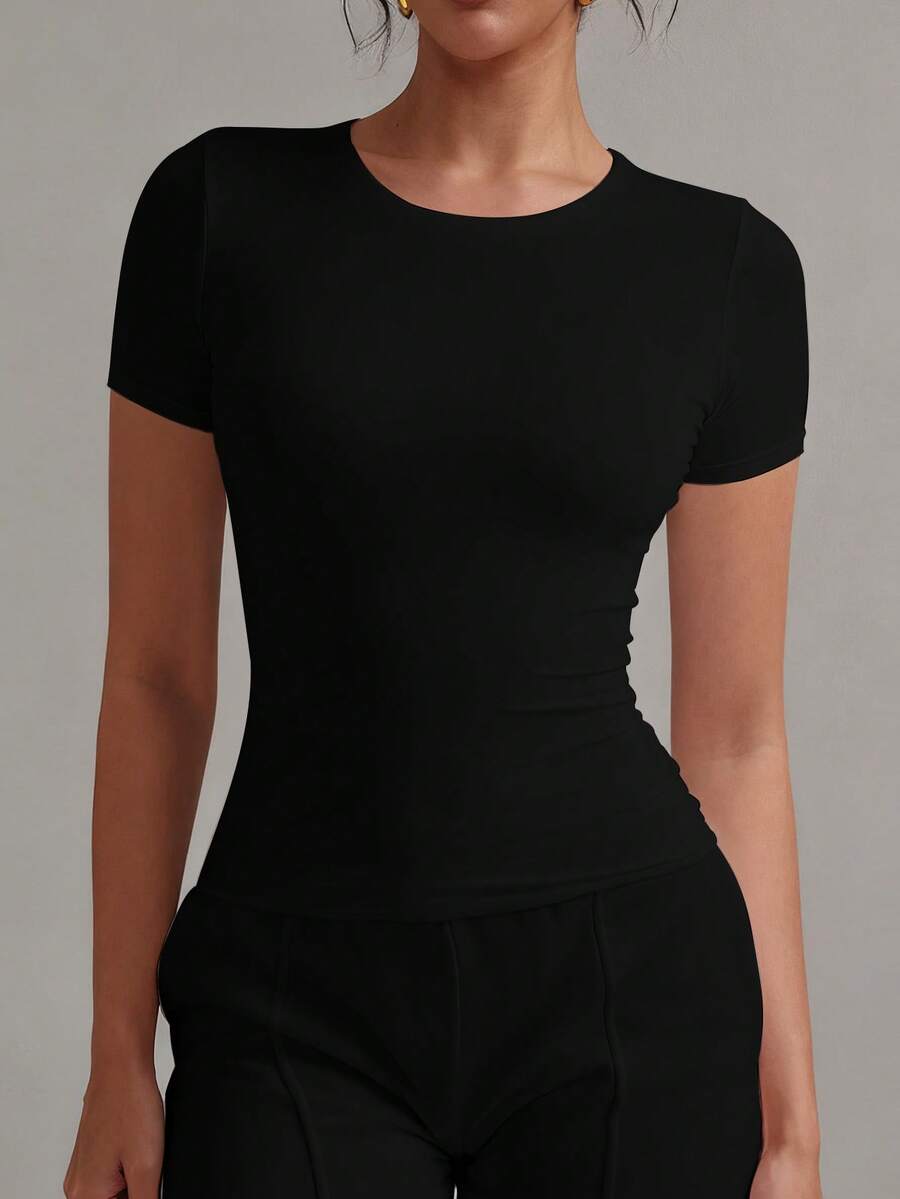 SHEIN XLLAIS تي شيرت أسود بياقة دائرية وأكمام قصيرة بقصة ضيقة كاجوال
