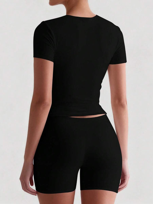 SHEIN XLLAIS تي شيرت أسود بياقة دائرية وأكمام قصيرة بقصة ضيقة كاجوال