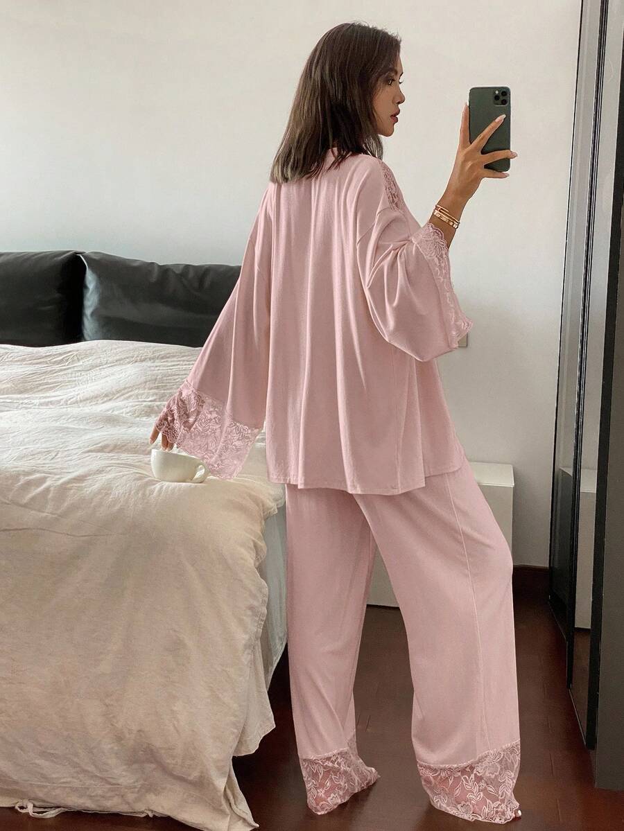 SHEIN DAZY طقم بيجامة 3 قطع روب بتصميم الكشكشة والدانتيل توب كامي وبنطلون