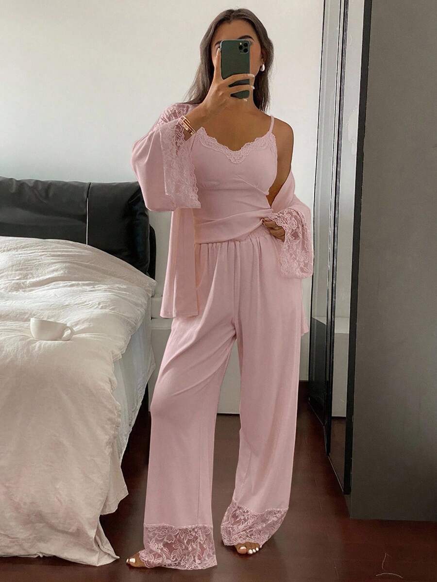 SHEIN DAZY طقم بيجامة 3 قطع روب بتصميم الكشكشة والدانتيل توب كامي وبنطلون