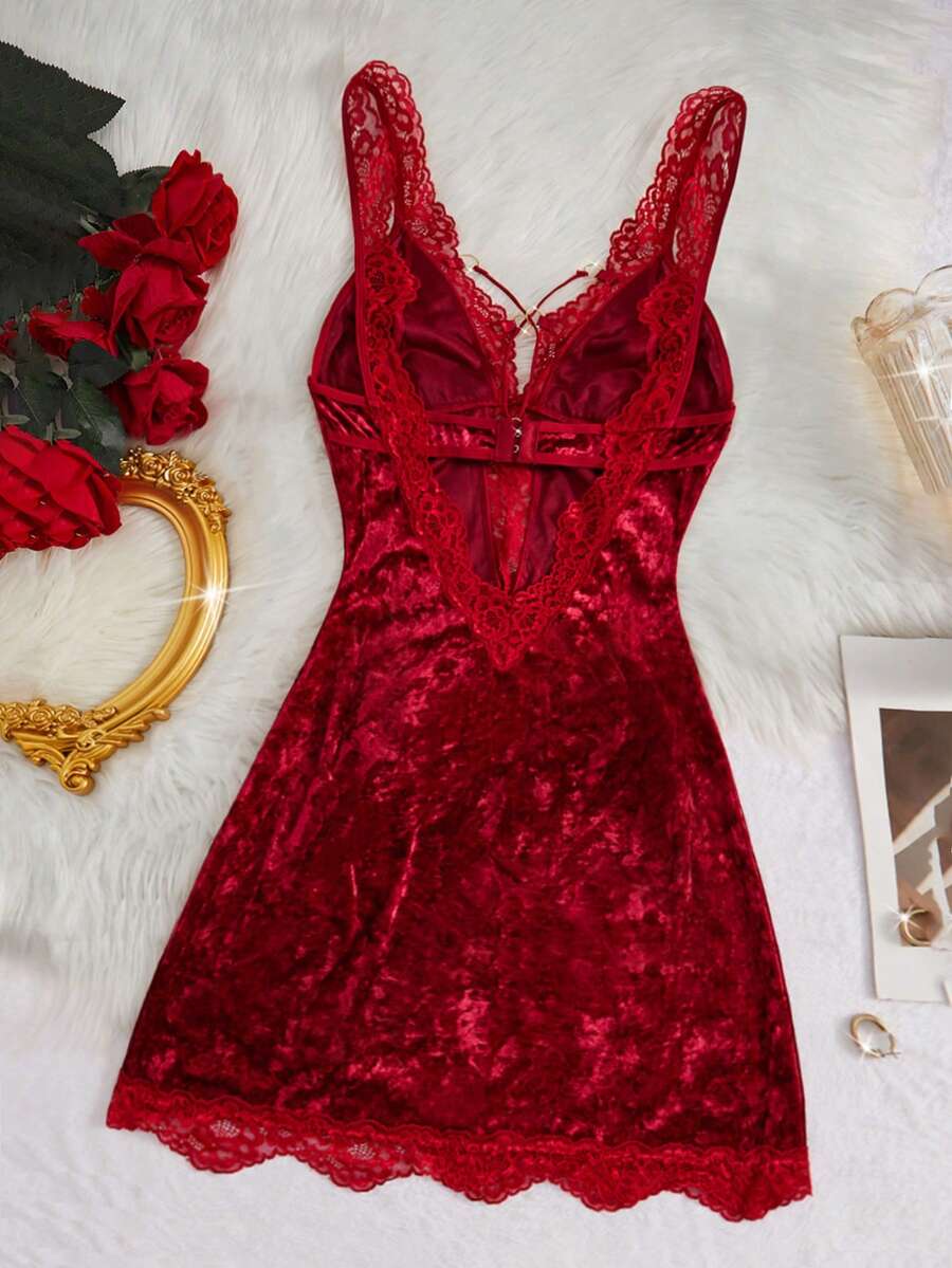 SHEIN فستان نوم مخملي دانتيل بظهر مفتوح وشق عميق