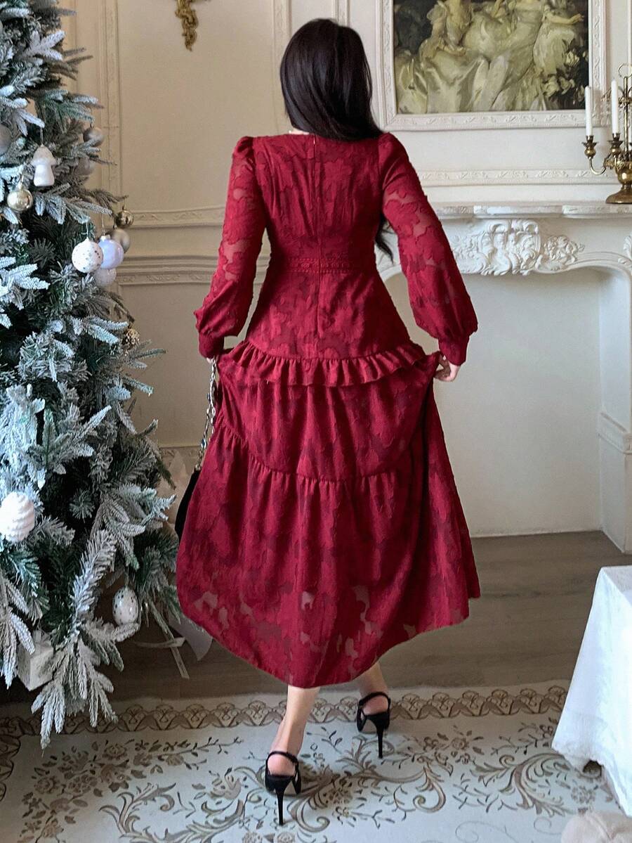 SHEIN فستان أحمر بتصميم دانتيل بكشكشة في الذيل بطول متوسط