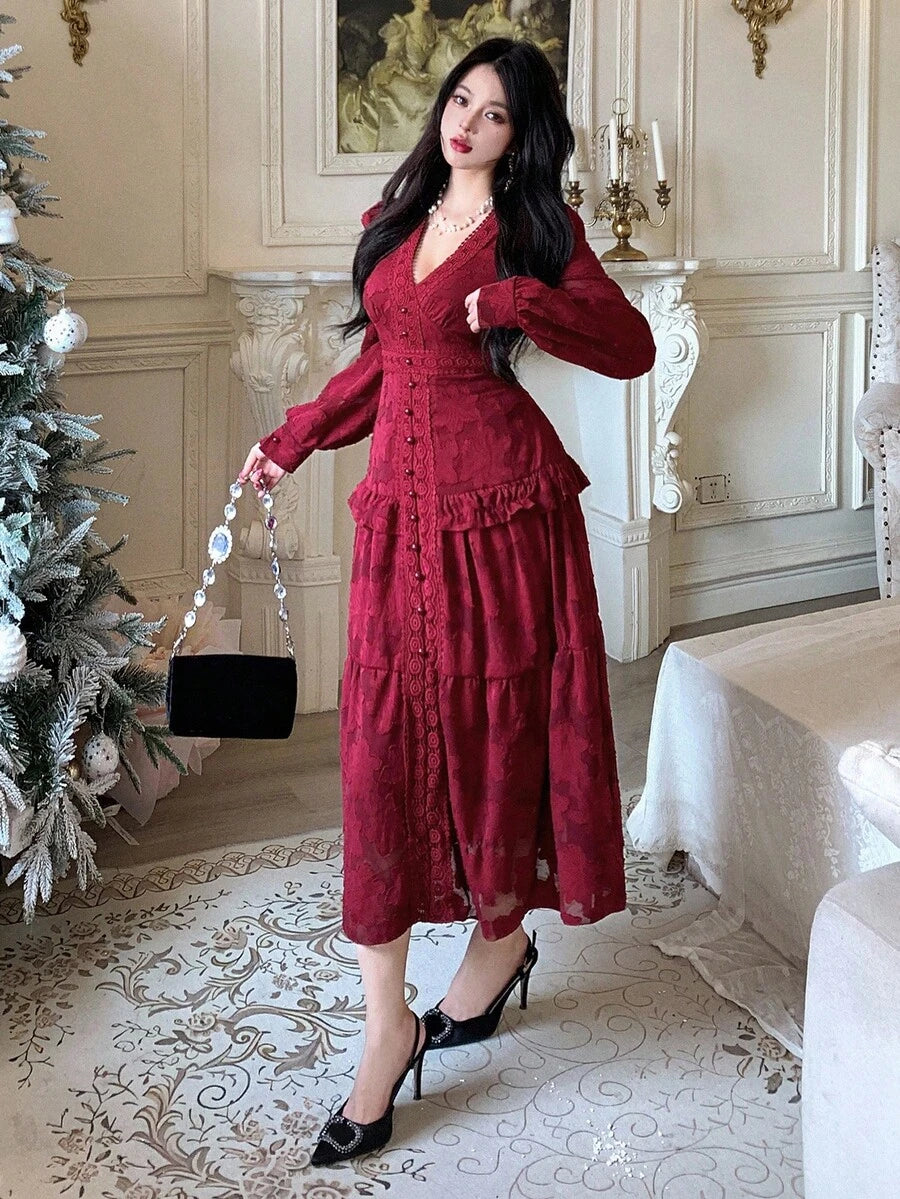 SHEIN فستان أحمر بتصميم دانتيل بكشكشة في الذيل بطول متوسط