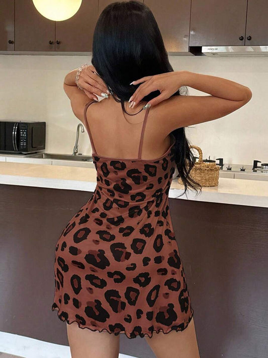 SHEIN فستان نوم قصير مزين بفيونكة ونقشة فهد