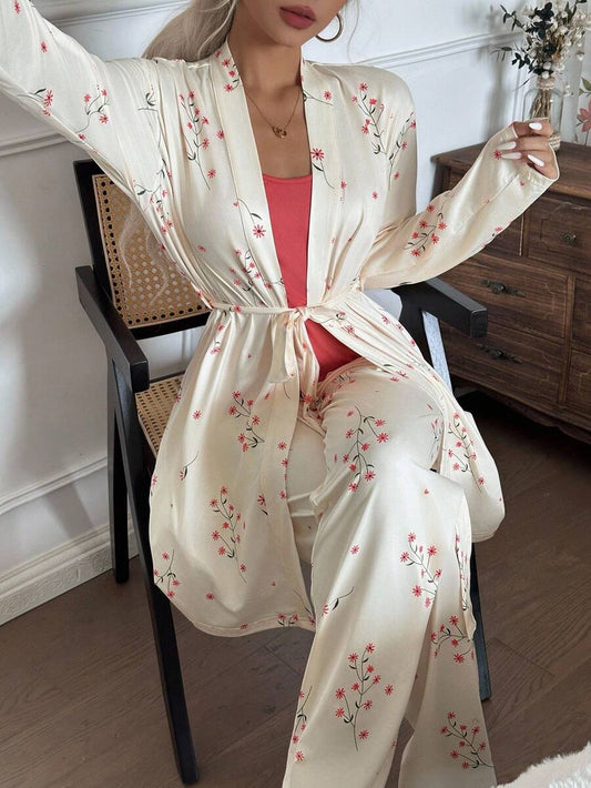 SHEIN CottageSlumber طقم نوم 3 قطع توب كامي مطبوع زهور وبنطلون وروب